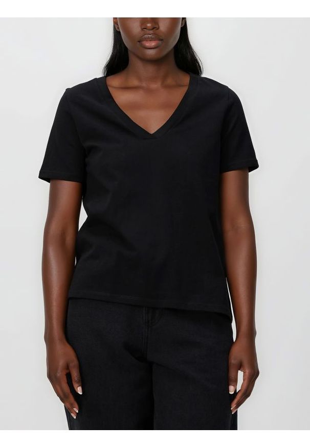 Reserved - T-shirt regular z dekoltem V - czarny. Kolor: czarny. Materiał: dzianina, bawełna