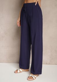 Renee - Granatowe Spodnie z Wiskozy High Waist o Szerokim Kroju Avelozi. Okazja: na co dzień. Stan: podwyższony. Kolor: niebieski. Materiał: wiskoza. Styl: elegancki, casual #5