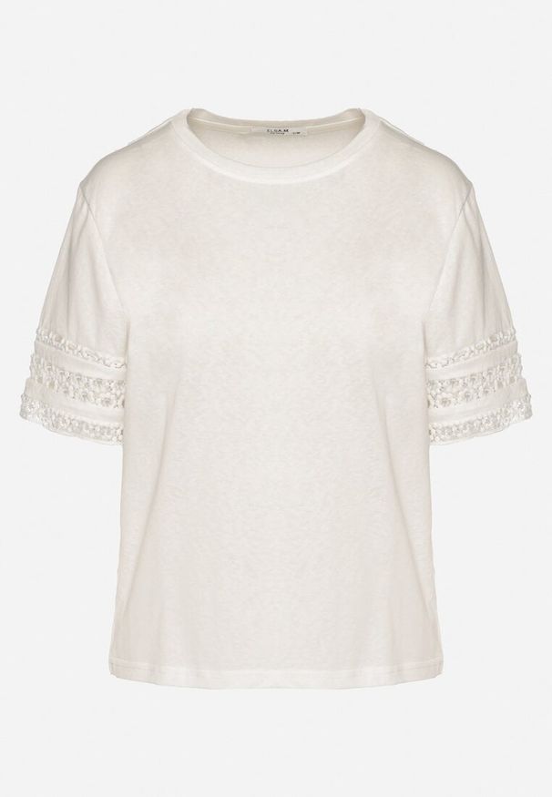Born2be - Biały T-shirt z Bawełny Ozdobiony Ażurowym Wzorem Valreia. Okazja: na co dzień. Kolor: biały. Materiał: bawełna. Wzór: aplikacja, ażurowy. Styl: casual