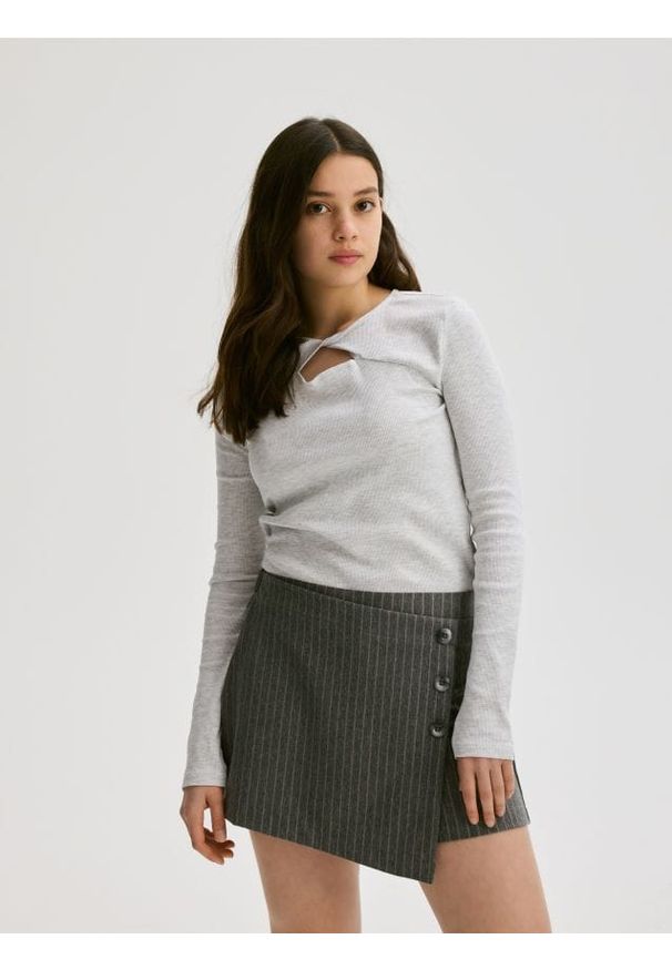 Reserved - Spódnico-szorty z zakładką - ciemnoszary. Kolor: szary. Materiał: dzianina, wiskoza