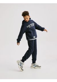 Reserved - Bawełniane spodnie jogger - granatowy. Kolor: niebieski. Materiał: bawełna