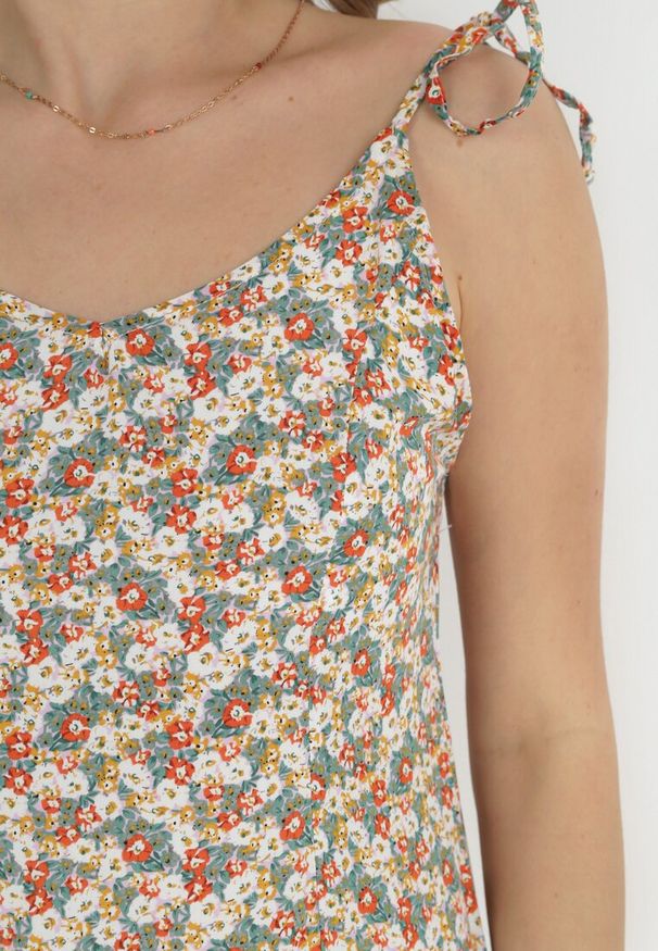 Born2be - Biała Rozkloszowana Sukienka z Wiązanymi Ramiączkami i Odkrytymi Plecami Ratta. Kolor: biały. Długość rękawa: na ramiączkach. Styl: wakacyjny