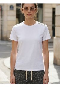 Sinsay - Bawełniana bluzka z krótkim rękawem - biały. Kolor: biały. Materiał: bawełna. Długość rękawa: krótki rękaw. Długość: krótkie #1