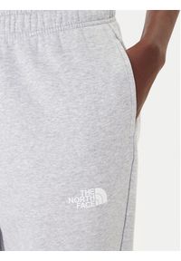 The North Face Spodnie dresowe Simple Dome NF0A8C1Y Szary Regular Fit. Kolor: szary. Materiał: bawełna #5