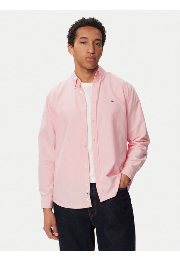 Tommy Jeans Koszula Oxford DM0DM21298 Różowy jasny Regular Fit. Kolor: różowy. Materiał: bawełna
