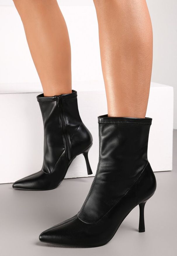 Renee - Czarne Botki na Szpilce z Dopasowaną Cholewką Hilila. Okazja: na co dzień. Kolor: czarny. Materiał: jeans. Szerokość cholewki: normalna. Obcas: na szpilce. Styl: casual. Wysokość obcasa: średni