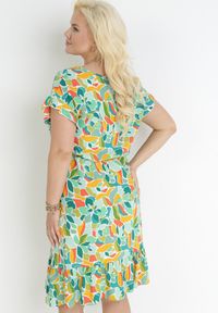 Born2be - Zielona Pudełkowa Sukienka Midi z Materiałowym Paskiem z Bawełny w Kwiaty Heidia. Typ kołnierza: kołnierz z falbankami. Kolekcja: plus size. Kolor: zielony. Materiał: bawełna, materiał. Wzór: kwiaty. Typ sukienki: dla puszystych. Długość: midi #4