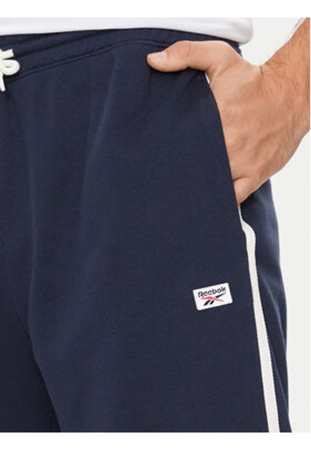 Reebok Spodnie dresowe Court Sport 100075479 Granatowy Relaxed Fit. Kolor: niebieski. Materiał: bawełna