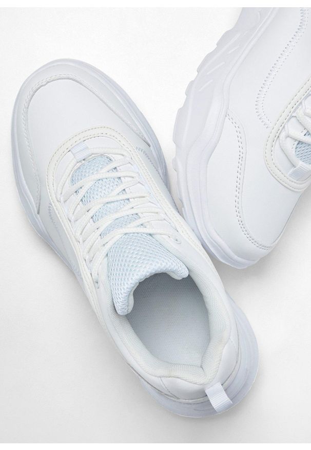 bonprix - Sneakersy chunky z lekką podeszwą. Zapięcie: sznurówki. Kolor: biały. Obcas: na platformie