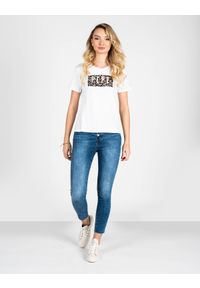 Pepe Jeans T-Shirt "Cristinas" | PL504996 | Cristinas | Kobieta | Biały. Okazja: na co dzień. Kolor: biały. Materiał: bawełna. Wzór: nadruk. Styl: casual #3