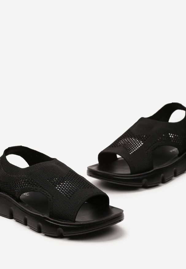 Born2be - Czarne Sandały Wsuwane z Elastyczną Cholewką Nannoetia. Okazja: na plażę. Zapięcie: bez zapięcia. Kolor: czarny. Sezon: lato. Styl: elegancki