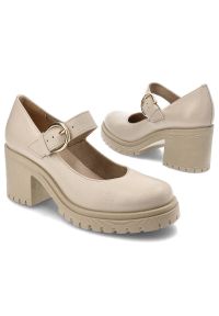 Beżowe Półbuty Armodo Damskie Obuwie Ze Skóry Naturalnej. Okazja: na co dzień, do pracy. Zapięcie: klamry. Kolor: beżowy. Materiał: skóra. Wzór: gładki. Obcas: na obcasie. Styl: casual, klasyczny, elegancki. Wysokość obcasa: średni #4