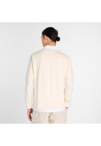 Koszulka męska New Balance MT53533PEF – beżowa. Kolor: beżowy. Materiał: bawełna, dresówka. Długość rękawa: długi rękaw #6