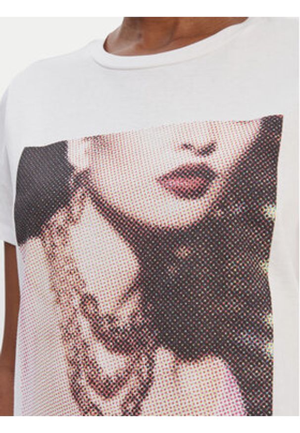 Guess T-Shirt W6RI57 K9RM1 Biały Classic Fit. Kolor: biały. Materiał: bawełna