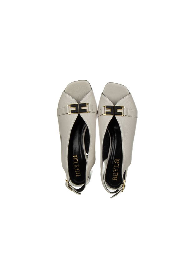 Sandały Bayla-159 4618 002-P Szary Lico 159142, Skóra naturalna. Zapięcie: pasek. Kolor: szary. Materiał: skóra. Wzór: aplikacja. Obcas: na obcasie. Wysokość obcasa: średni