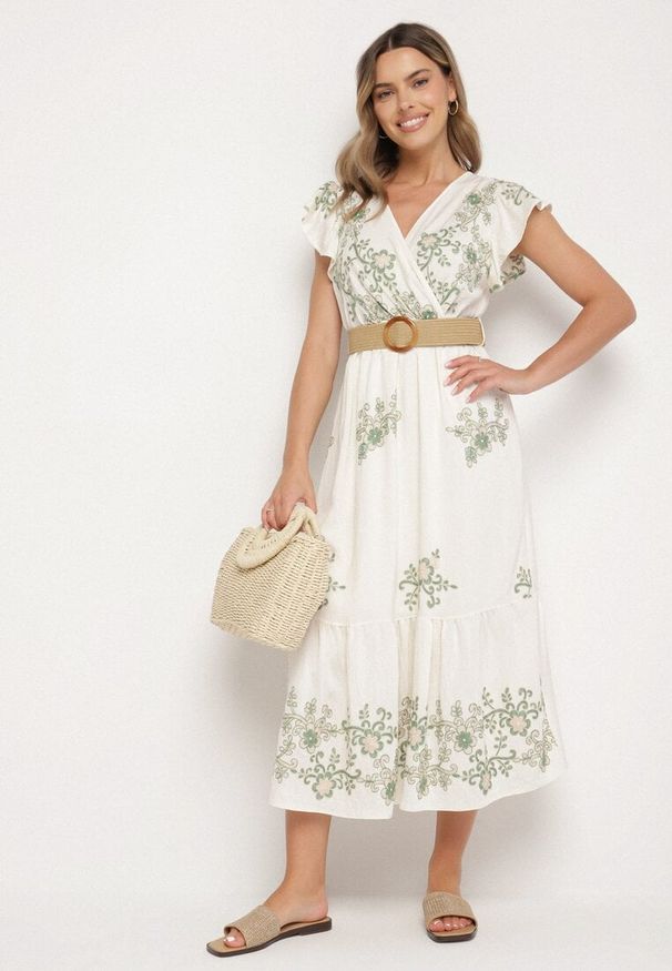 Born2be - Biało-Zielona Wiskozowa Sukienka z Kopertowym Dekoltem i Paskiem Nilazea. Okazja: na co dzień. Kolor: biały. Materiał: wiskoza. Typ sukienki: kopertowe. Styl: casual, boho, elegancki