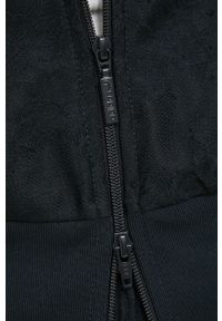 adidas Originals bluza Adicolor damska kolor czarny gładka. Okazja: na co dzień. Kolor: czarny. Materiał: dzianina, materiał. Wzór: gładki. Styl: casual