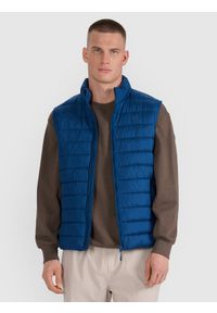 4f - 4F Bezrękawnik puchowy z wypełnieniem syntetycznym męski - granatowy S. Okazja: na co dzień. Typ kołnierza: kołnierzyk stójkowy, kaptur. Kolor: niebieski. Materiał: syntetyk, puch. Długość rękawa: bez rękawów. Długość: długie. Styl: casual, klasyczny, sportowy #1