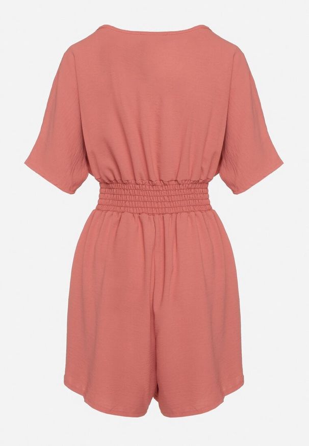 Born2be - Różowy Kombinezon z Zakładkowym Dekoltem i Gumką w Talii Belandrea. Okazja: na co dzień. Kolor: różowy. Materiał: jeans. Długość rękawa: krótki rękaw. Długość: krótkie. Sezon: lato. Styl: elegancki, casual, sportowy