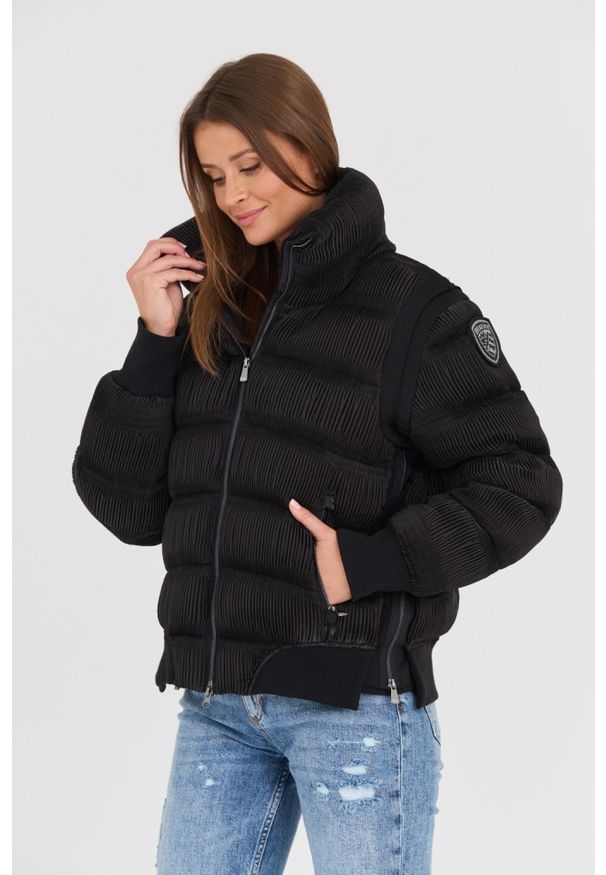 Blauer USA - BLAUER Czarna plisowana kurtka. Kolor: czarny