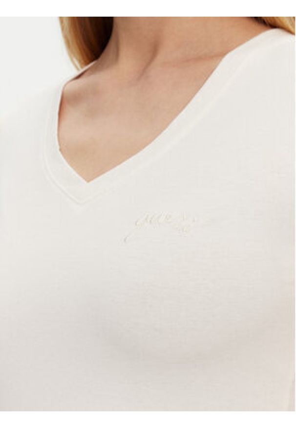 Guess T-Shirt O5GI00 KBBU1 Écru Boxy Fit. Materiał: bawełna