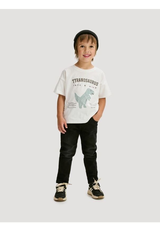 Reserved - Elastyczne jeansy regular - czarny. Kolor: czarny. Materiał: jeans