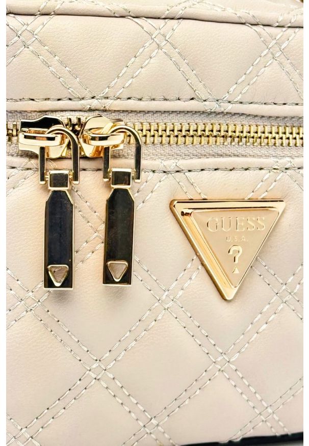 Guess - GUESS Beżowa torebka damska Giully. Kolor: beżowy. Materiał: skórzane