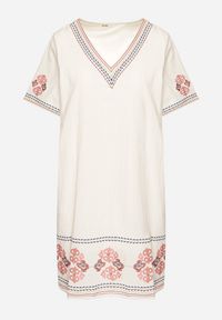 Born2be - Czerwona Sukienka Bawełniana o Pudełkowym Fasonie Ozdobiona Haftami Tirkio. Okazja: na co dzień. Typ kołnierza: dekolt w kształcie V. Kolor: czerwony. Materiał: bawełna. Wzór: haft, aplikacja. Styl: casual, elegancki #6