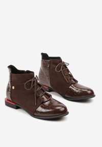 Born2be - Brązowe Lakierowane Botki Vices w Stylu Sztybletów z Tłoczeniem Ozvila. Okazja: na co dzień. Zapięcie: zamek. Kolor: brązowy. Materiał: lakier. Styl: casual, elegancki #7