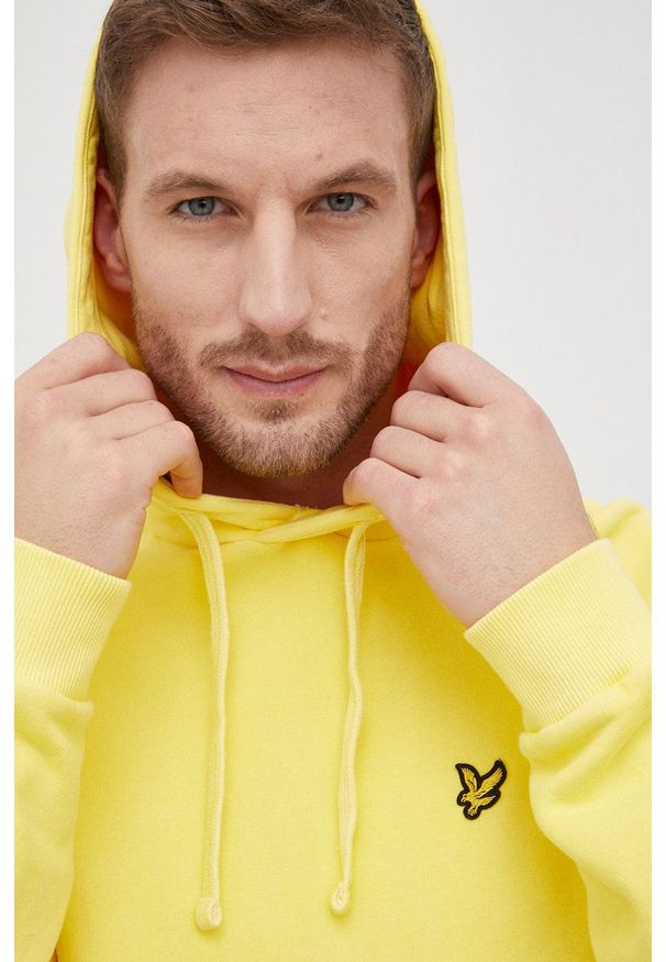 Lyle & Scott bluza męska kolor żółty z kapturem gładka. Typ kołnierza: kaptur. Kolor: żółty. Długość rękawa: raglanowy rękaw. Wzór: gładki