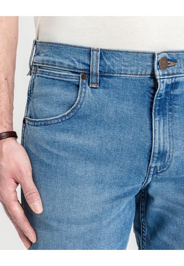 Wrangler - WRANGLER MĘSKIE SPODNIE JEANSOWE WRANGLER GREENSBORO COOL TWIST W15QYLZ70 112330710