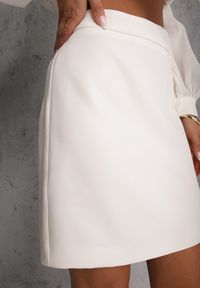 Renee - Biała Ołówkowa Spódnica VICES w Stylu Basic Fretima. Okazja: na co dzień. Kolor: biały. Materiał: dzianina. Styl: casual, elegancki #3