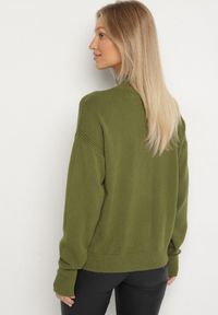 Born2be - Zielony Golf z Metalicznymi Guzikami Aderlia. Okazja: do pracy, na co dzień, na spotkanie biznesowe. Typ kołnierza: golf. Kolor: zielony. Materiał: jeans. Styl: klasyczny, casual, elegancki, biznesowy #7