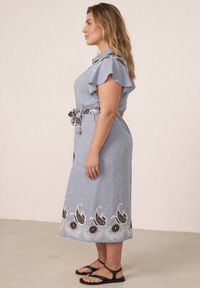 Born2be - Niebieska Rozkloszowana Sukienka Koszulowa z Wiskozy z Haftem i Wiązanym Paskiem Adellis. Okazja: na co dzień. Kolekcja: plus size. Kolor: niebieski. Materiał: wiskoza. Wzór: haft. Sezon: lato. Typ sukienki: koszulowe. Styl: casual, boho #8