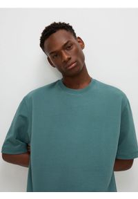 Reserved - Gładki T-shirt boxy - morski. Kolor: morski. Materiał: bawełna, dzianina. Wzór: gładki