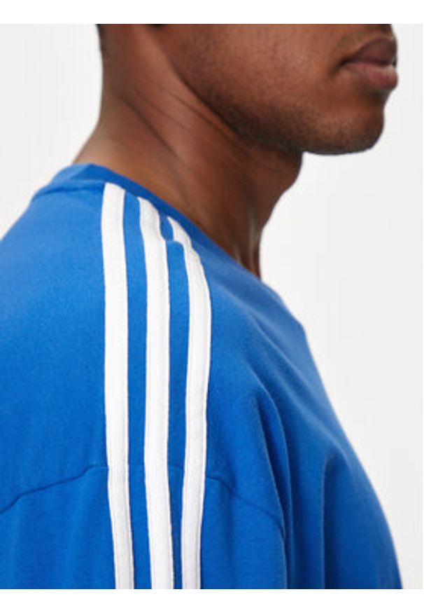 Adidas - adidas T-Shirt adicolor IZ2481 Niebieski Oversize. Kolor: niebieski. Materiał: bawełna