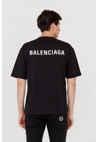 Balenciaga - BALENCIAGA Czarny t-shirt z logo na plecach. Kolor: czarny