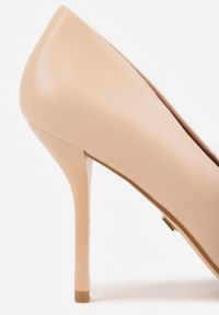 Born2be - Beżowe Klasyczne Szpilki Vices ze Skórzaną Wkładką Mivra. Okazja: na co dzień. Kolor: beżowy. Materiał: skóra. Obcas: na szpilce. Styl: klasyczny #5