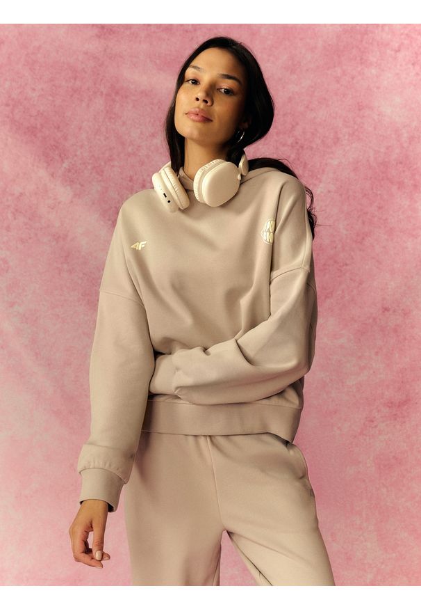 4f - 4F Bluza dresowa oversize z kapturem damska - szara M. Okazja: na co dzień. Typ kołnierza: kaptur. Kolor: szary. Materiał: dresówka. Długość: długie. Styl: sportowy, casual