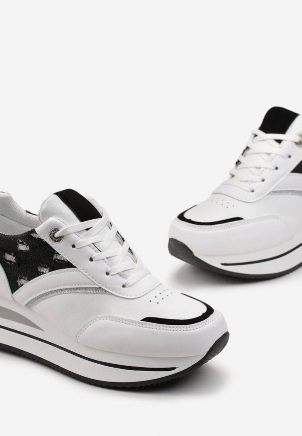 Born2be - Biało-Czarne Sneakersy na Grubej Podeszwie Zdobione Brokatem i Naszywkami Gevia. Okazja: na co dzień. Kolor: biały. Wzór: aplikacja