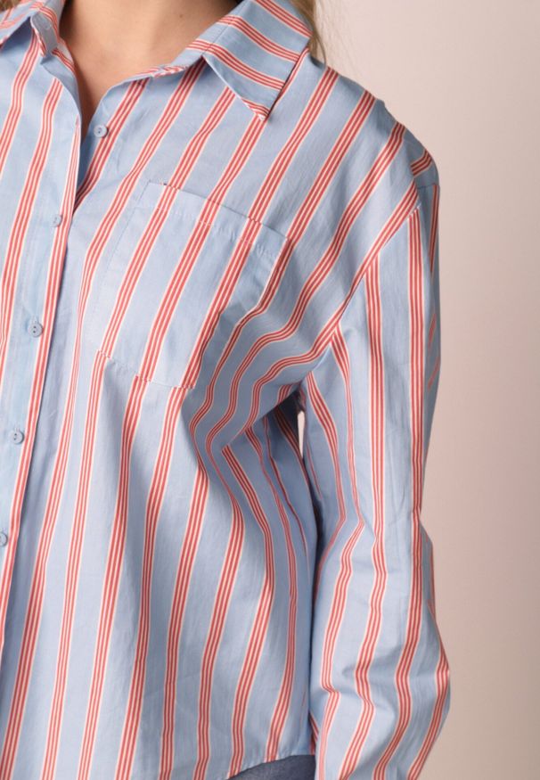 Born2be - Niebieska Bawełniana Koszula o Kroju Oversize Ozdobiona Pionowymi Paskami Ulialia. Okazja: na co dzień. Kolor: niebieski. Materiał: bawełna. Wzór: aplikacja. Styl: casual, klasyczny