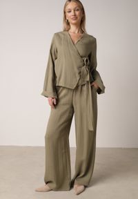 Born2be - Zielone Wiskozowe Spodnie z Szeroką Nogawką i Wiązaniem w Talii Terisanna. Okazja: na co dzień. Kolor: zielony. Materiał: wiskoza. Styl: casual, elegancki, klasyczny #1