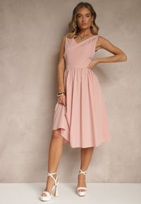 Renee - Różowa Basicowa Sukienka Vices o Rozkloszowanym Kroju Tolaneia. Okazja: na co dzień, na imprezę. Kolor: różowy. Styl: klasyczny, casual #5