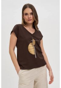 MOODO - T-shirt bawełniany brązowy. Kolor: brązowy. Materiał: bawełna