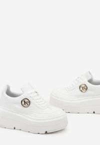 Renee - Białe Chunky Sneakersy Vices na Platformie z Okrągłym Detalem Sedvira. Okazja: na spacer. Nosek buta: okrągły. Kolor: biały. Materiał: jeans, koronka, skóra. Obcas: na platformie. Sport: turystyka piesza #3