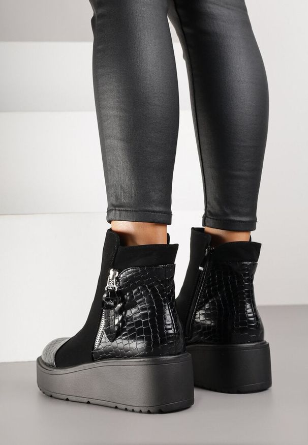 Born2be - Czarne Botki Vices na Platformie z Tłoczeniem Krokodyla Falarena. Okazja: na co dzień. Kolor: czarny. Materiał: jeans. Obcas: na platformie. Styl: casual, klasyczny