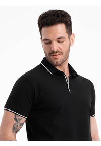 Ombre Clothing - Koszulka męska polo z dzianiny pique bez guzików - czarna V2 OM-POSS-0110 - XXL. Okazja: do pracy, na co dzień. Typ kołnierza: polo. Kolor: czarny. Materiał: dzianina. Wzór: ze splotem, aplikacja, paski. Styl: sportowy, casual, wizytowy, klasyczny #4