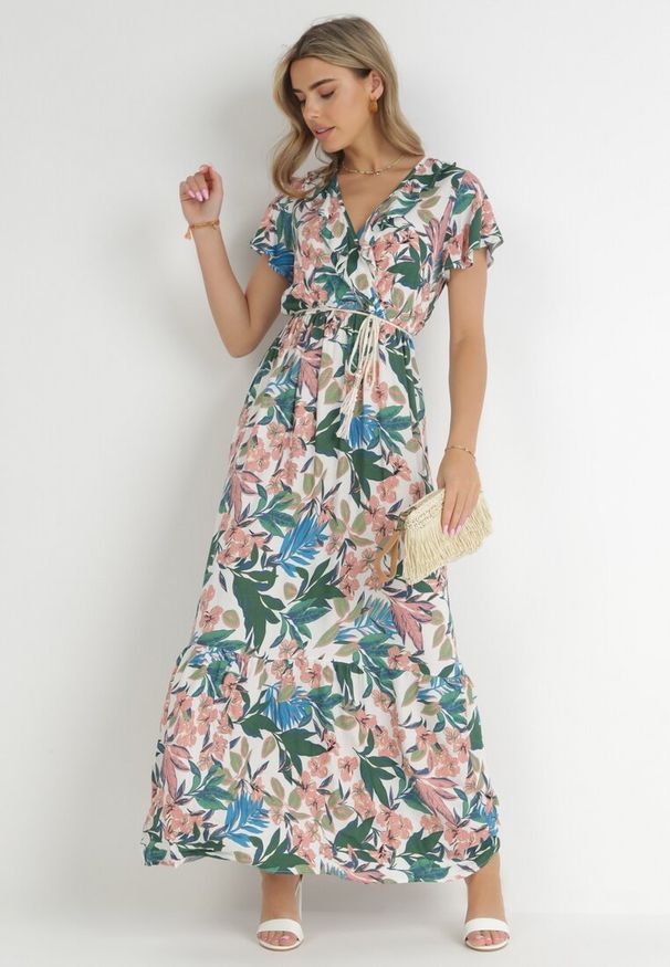 Born2be - Biało-Zielona Sukienka w Kwiaty z Wiskozy z Kopertowym Dekoltem Narma. Typ kołnierza: dekolt kopertowy. Kolor: biały. Materiał: wiskoza. Długość rękawa: krótki rękaw. Wzór: kwiaty. Typ sukienki: kopertowe. Długość: maxi