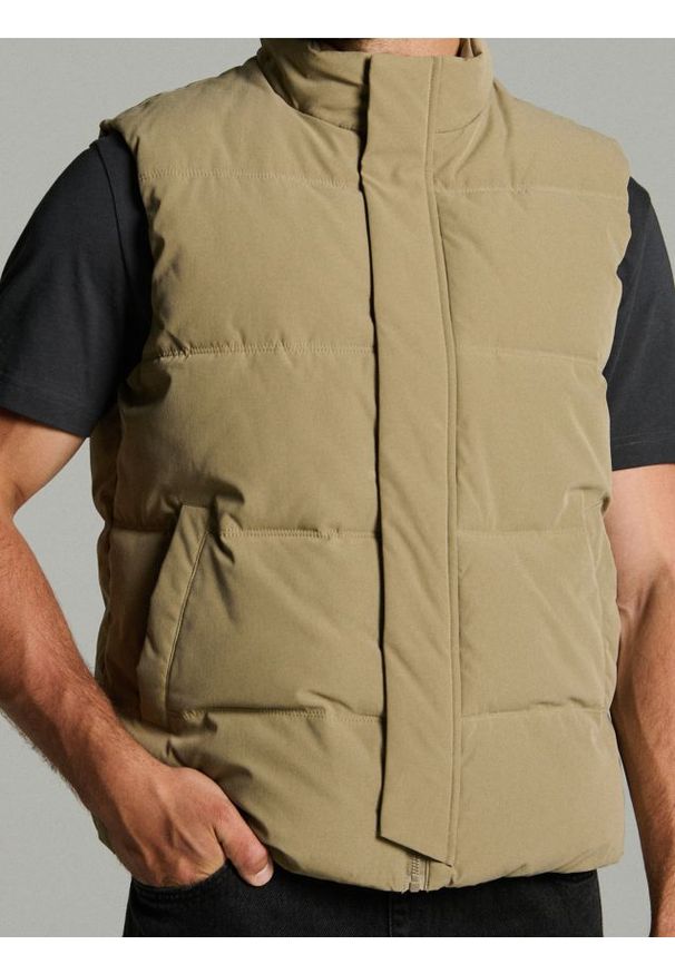 Sinsay - Kamizelka puffer - beżowy. Kolor: beżowy