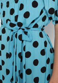 Born2be - Niebiesko-Czarna Sukienka z Bufiastymi Rękawami i Gumkami przy Dekolcie z Falbanką i Paskiem w Talii Tesree. Okazja: na co dzień. Typ kołnierza: dekolt kwadratowy. Kolor: niebieski. Materiał: bawełna, materiał. Styl: casual, retro #4